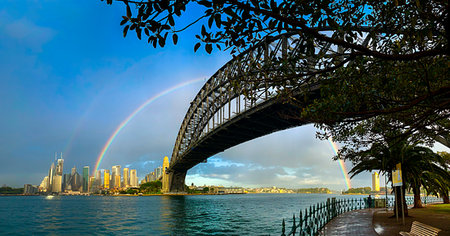 regenbogen - Rainbow over the Sydney Harbour Bridge, Sydney, New South Wales, Australia. Stockbilder - Lizenzpflichtiges, Bildnummer: 700-09245065