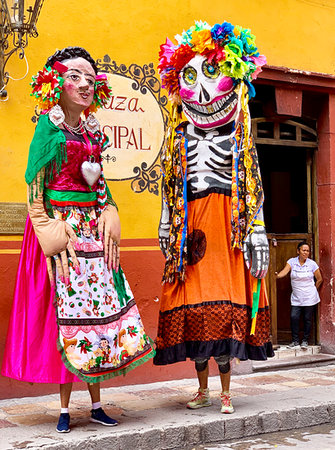 Mojigangas (giant puppets) on street in San Miguel de Allende, Guanajuato, Mexico Stock Photo - Rights-Managed, Code: 700-09273200
