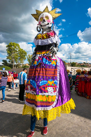 simsearch:700-09273241,k - Mojiganga puppet costume at a St Michael Archangel Festival parade in San Miguel de Allende, Mexico Fotografie stock - Rights-Managed, Codice: 700-09273244