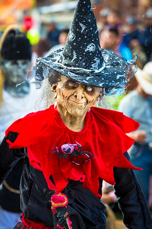 simsearch:700-09273241,k - Person wearing witch's costume and mask at a St Michael Archangel Festival parade in San Miguel de Allende, Mexico Photographie de stock - Rights-Managed, Code: 700-09273261