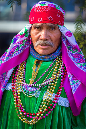 simsearch:700-09273241,k - Close-up portrait of a Mexican man wearing nobelman's costume at a St Michael Archangel Festival parade in San Miguel de Allende, Mexico Fotografie stock - Rights-Managed, Codice: 700-09273271