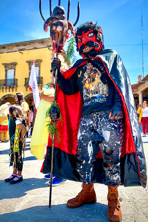 simsearch:700-09273241,k - Person wearing a devil costume at a St Michael Archangel Festival parade in San Miguel de Allende, Mexico Fotografie stock - Rights-Managed, Codice: 700-09273280