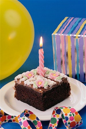 simsearch:700-01716860,k - Gâteau d'anniversaire Photographie de stock - Rights-Managed, Code: 700-00005929
