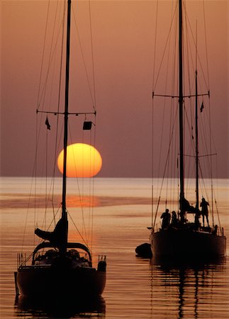 simsearch:6102-06337131,k - Silhouette de bateaux sur l'eau au coucher du soleil, Eleuthera, Bahamas Photographie de stock - Rights-Managed, Code: 700-00006003