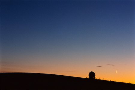 simsearch:700-00067281,k - Observatory and Crescent Moon At Dusk Alberta, Canada Foto de stock - Direito Controlado, Número: 700-00009070