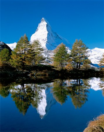 simsearch:700-02738352,k - Le Cervin avec Alpine Lake Zermatt, Suisse Photographie de stock - Rights-Managed, Code: 700-00009913