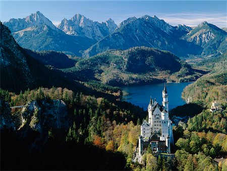 simsearch:700-07968189,k - Neuschwanstein Castle and Landscape in Autumn Wariens Bridge, Bavaria, Germany Foto de stock - Con derechos protegidos, Código: 700-00009936