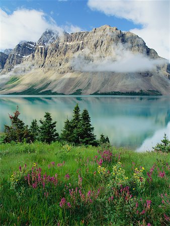 Mont Crowfoot et Bow Lake Parc National de Banff (Alberta), Canada Photographie de stock - Rights-Managed, Code: 700-00014460