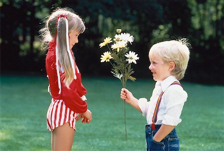 Boy Giving Girl Flowers Foto de stock - Con derechos protegidos, Código: 700-00014900