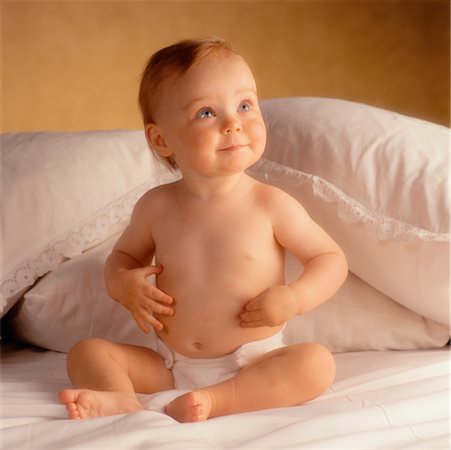 Portrait of Baby Sitting on Bed Foto de stock - Con derechos protegidos, Código: 700-00015327