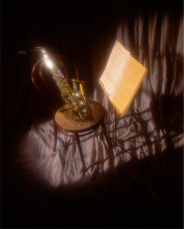 Saxophone et pupitre Photographie de stock - Rights-Managed, Code: 700-00015420