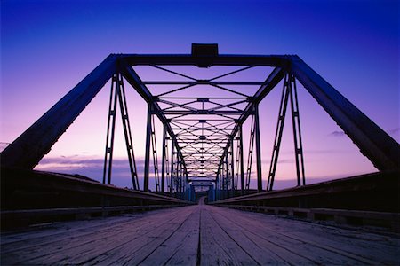 simsearch:700-00067281,k - Bridge at Dusk Alberta, Canada Foto de stock - Direito Controlado, Número: 700-00016272