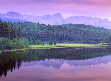 simsearch:700-00318646,k - Dawn à Mayfield montagnes Rocheuses Lake Colombie-Britannique, Canada Photographie de stock - Rights-Managed, Code: 700-00016309