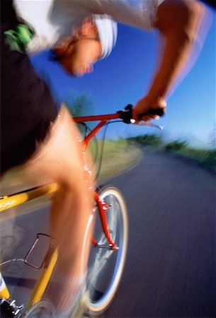 simsearch:700-00187853,k - Blurred View of Man Mountain Biking Foto de stock - Direito Controlado, Número: 700-00016423