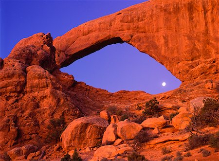 simsearch:700-00024815,k - Sud fenêtre arche Arches National Park, Utah, USA Photographie de stock - Rights-Managed, Code: 700-00016518