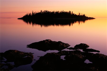 fleuve saint-laurent - Golfe du Saint-Laurent à la tombée de la nuit Parc de Bic, Gaspésie, Québec, Canada Photographie de stock - Rights-Managed, Code: 700-00016670