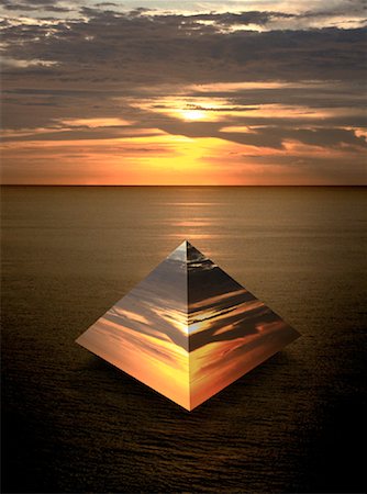 prisms - Pyramide et l'eau au coucher du soleil Photographie de stock - Rights-Managed, Code: 700-00017411