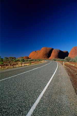 Les Olgas et Parc National d'Uluru route de territoire du Nord, Australie Photographie de stock - Rights-Managed, Code: 700-00017853