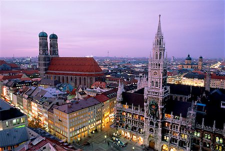 simsearch:841-07083768,k - La vieille ville à la tombée de la nuit à Munich, Allemagne Photographie de stock - Rights-Managed, Code: 700-00018232