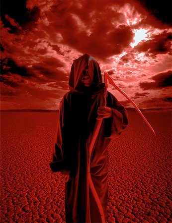 Portrait of Grim Reaper Standing In Desert with Scythe Foto de stock - Con derechos protegidos, Código: 700-00018501