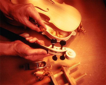 Construction d'un violon Photographie de stock - Rights-Managed, Code: 700-00019172