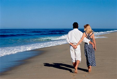 simsearch:700-00038738,k - Vue arrière du Couple marchant sur la plage, Todos Santos, Baja, Mexique Photographie de stock - Rights-Managed, Code: 700-00019736