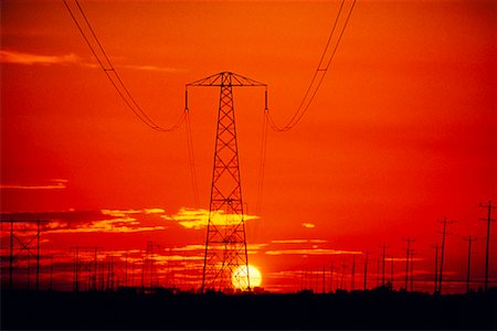 simsearch:600-00018625,k - Silhouette de pylônes au coucher du soleil Photographie de stock - Rights-Managed, Code: 700-00011098