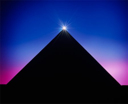 Silhouette de pyramide Photographie de stock - Rights-Managed, Code: 700-00011144