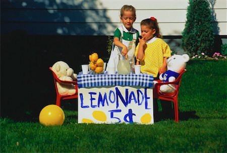 sell lemonade - Filles au Stand de limonade Photographie de stock - Rights-Managed, Code: 700-00011265