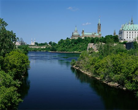 rio ottawa - Parliament, the National Gallery Notre Dame Basilica and the Ottawa River, Ottawa, ON, Canada Foto de stock - Direito Controlado, Número: 700-00011737