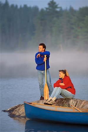 Couple avec Canoe, Tom Thomson Lake, parc Algonquin, Ontario, Canada Photographie de stock - Rights-Managed, Code: 700-00012917