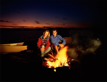 Paar Camping, McIntosh Lake Algonquin Park, Ontario, Kanada Stockbilder - Lizenzpflichtiges, Bildnummer: 700-00013008