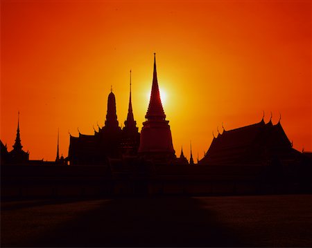 simsearch:841-02825124,k - Silhouette der Grand Palace bei Sonnenuntergang-Bangkok, Thailand Stockbilder - Lizenzpflichtiges, Bildnummer: 700-00013490
