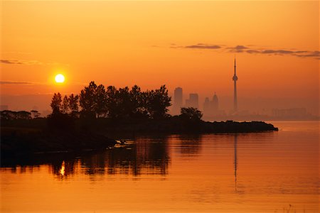 View of Toronto from Humber River Ontario, Canada Foto de stock - Direito Controlado, Número: 700-00013509
