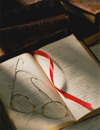 Open Book and Eyeglasses Foto de stock - Con derechos protegidos, Código: 700-00013926