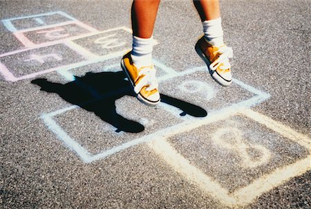 simsearch:695-05768252,k - Close-Up of Child Playing Hopscotch Fotografie stock - Rights-Managed, Codice: 700-00024227