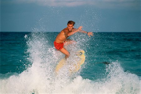 skimboard - Man Skimboarding in Swimwear Miami, Florida, USA Foto de stock - Direito Controlado, Número: 700-00024489