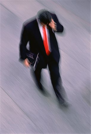 simsearch:700-00035291,k - Blurred View of Businessman Walking Outdoors, Using Cell Phone Foto de stock - Direito Controlado, Número: 700-00024609