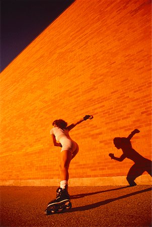 simsearch:700-00029428,k - Woman In-Line Skating at Sunset Toronto, Ontario, Canada Foto de stock - Con derechos protegidos, Código: 700-00024982