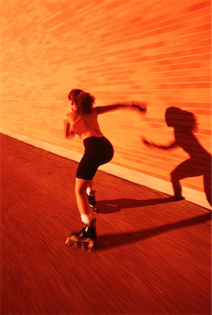 simsearch:700-00029428,k - Back View of Woman In-Line Skating near Wall Toronto, Ontario, Canada Foto de stock - Con derechos protegidos, Código: 700-00025085