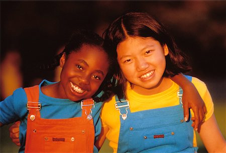 simsearch:700-00015310,k - Portrait of Two Girls Outdoors Foto de stock - Con derechos protegidos, Código: 700-00025649