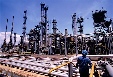 pulau ayer chawan - Petroleum Refining at Esso's Refinery at Pulau Ayer Chawan Singapore Foto de stock - Con derechos protegidos, Código: 700-00026430