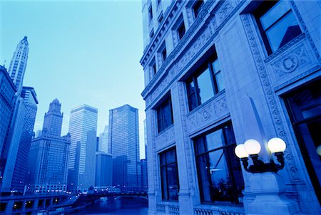 edificio wrigley - Wrigley Building and Cityscape Chicago, Illinois, USA Foto de stock - Con derechos protegidos, Código: 700-00026494