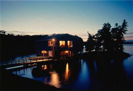 Ferienhaus bei Dämmerung Muskoka, Ontario, Kanada Stockbilder - Lizenzpflichtiges, Bildnummer: 700-00028062