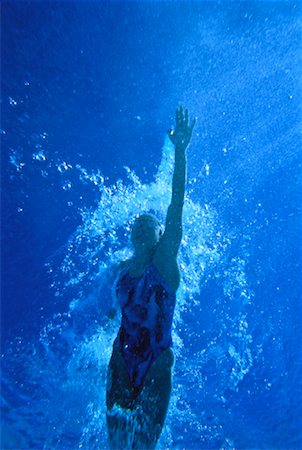 simsearch:700-00066429,k - Underwater View of Woman Swimming Foto de stock - Con derechos protegidos, Código: 700-00028766
