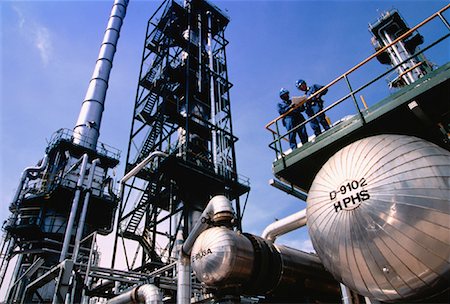 energy plant oil and gas - Petroleum Refining at Esso's Refinery at Pulau Ayer Chawan Singapore Foto de stock - Con derechos protegidos, Código: 700-00029413