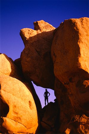 simsearch:700-00024815,k - Silhouette de femme debout sur le rocher Photographie de stock - Rights-Managed, Code: 700-00029434