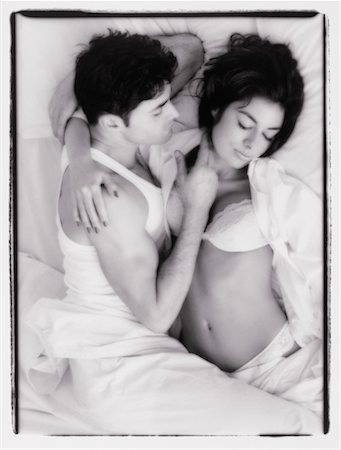 Overhead View of Couple Lying in Bed Foto de stock - Con derechos protegidos, Código: 700-00029877