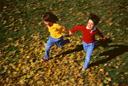 simsearch:700-00069953,k - Children Running in Fall Leaves Foto de stock - Con derechos protegidos, Código: 700-00020412