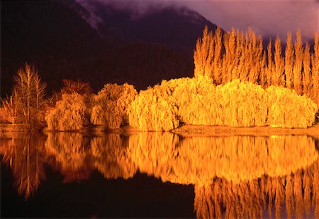 simsearch:700-00016914,k - Reflections on Lake at Sunset British Columbia, Canada Foto de stock - Con derechos protegidos, Código: 700-00020472